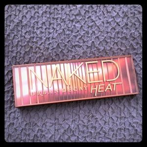 Urban Decay Naked Heat Eyeshadow Pallet